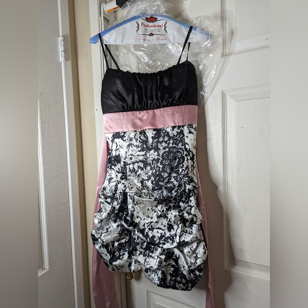 Short formal satin dress size M colors are Black, White and pink satin ribbon